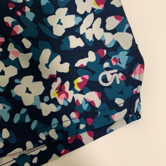 GapFit Running Shorts, Multi Floral Print, 3” Inseam - Picture 15 of 16